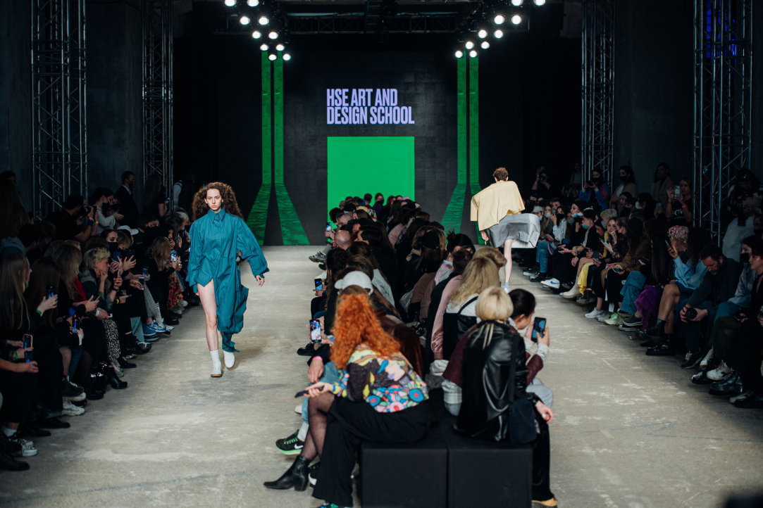 Идеи новых границ: студенты Школы дизайна Вышки приняли участие в Mercedes-Benz Fashion Week Russia
