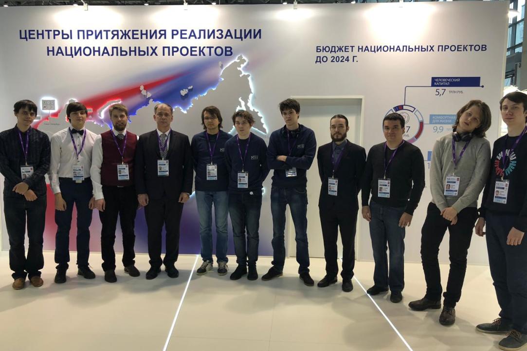 Иллюстрация к новости: Дмитрий Медведев встретился с медалистами ICPC, среди которых студенты ВШЭ