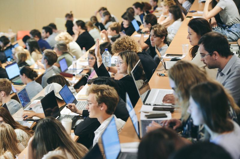 Иллюстрация к новости: Высшая школа экономики запускает исследовательские программы в области компьютерных наук для студентов